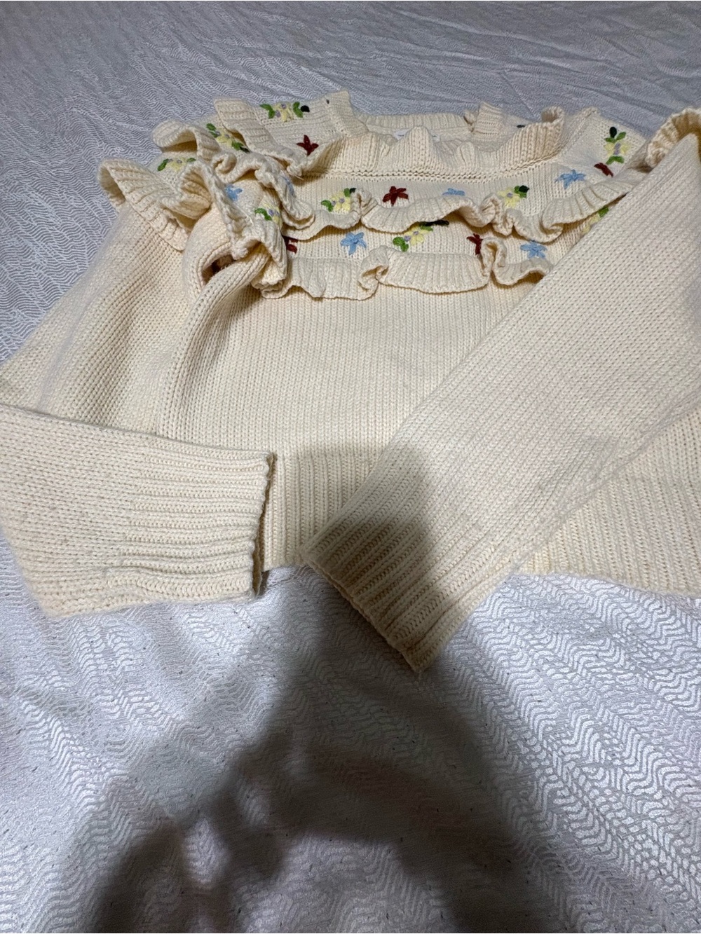 FREE THE ROSES Sweater Size Small - Picture 2 of 11